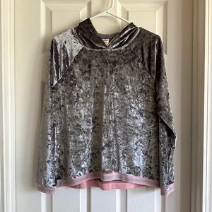 NWOT Arizona Girl’s 18 PLUS XL Pullover Hoodie Faux Crushed Velvet Silver Pink